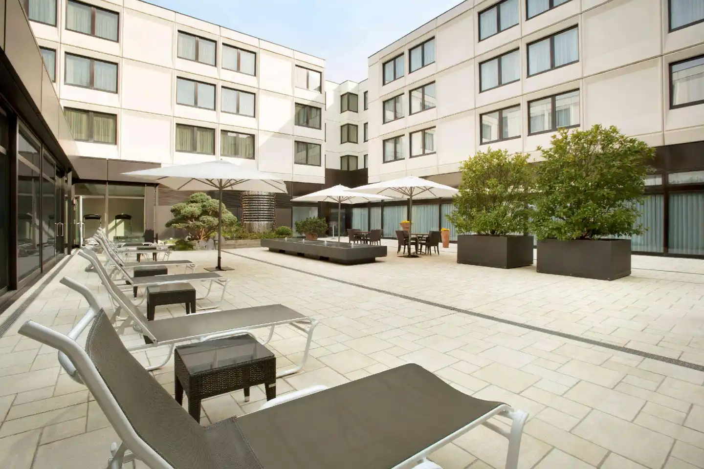 Ramada Nürnberg Parkhotel Aussenansicht