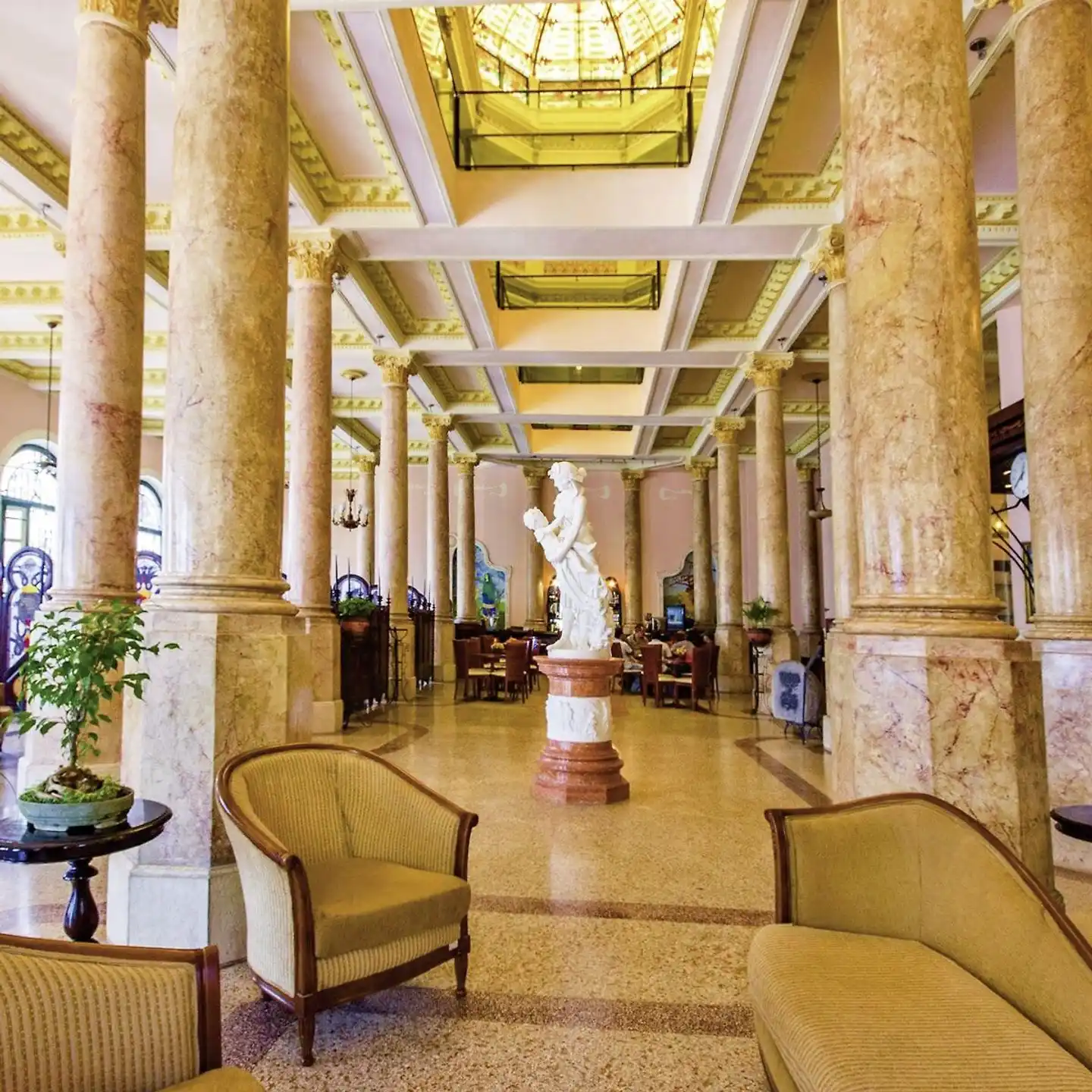 Raquel Lobby