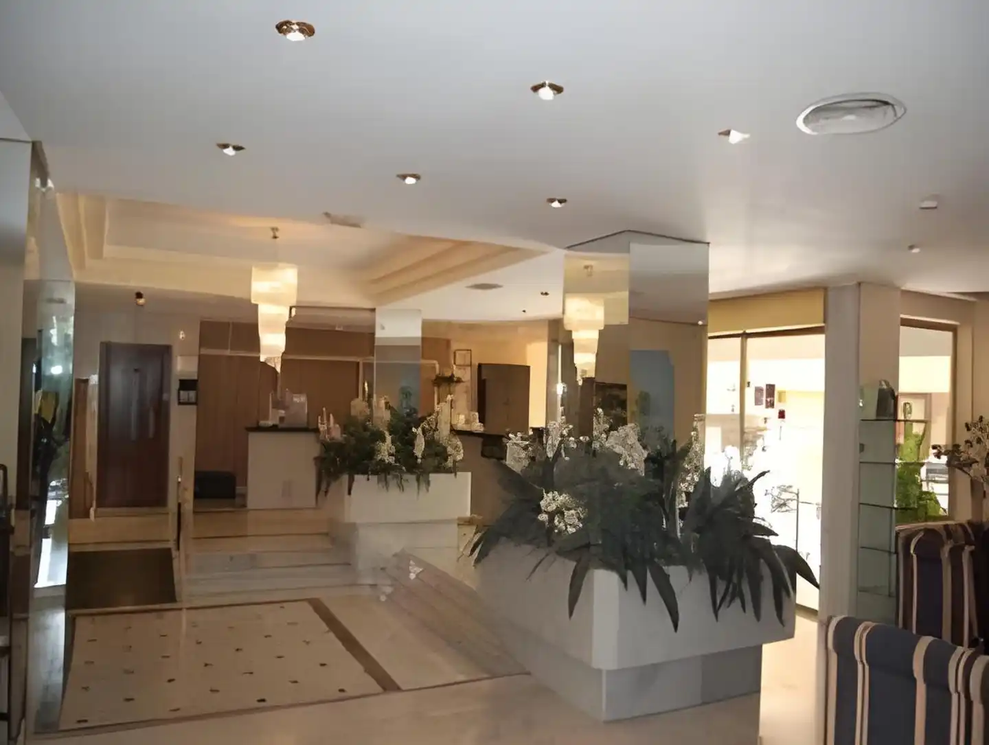 El Faro Marbella Lobby