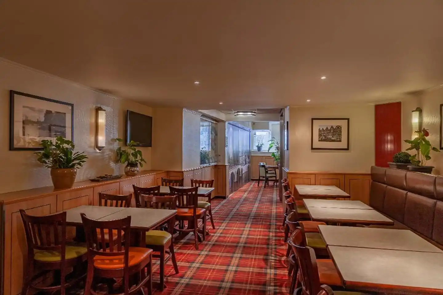 Avenue Bar