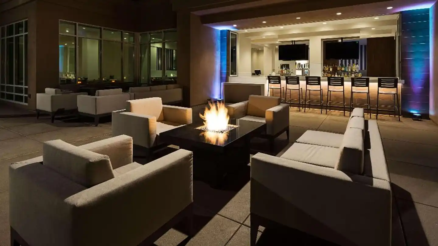 DoubleTree by Hilton San Diego/Del Mar Lobby