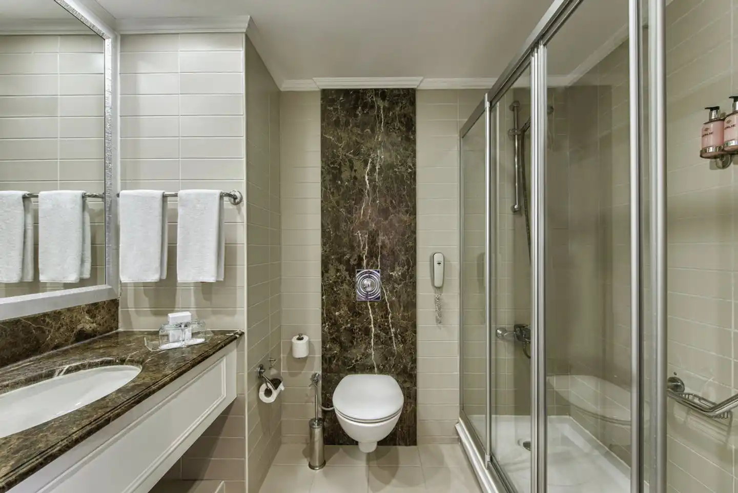 Delphin Diva Premiere Badezimmer