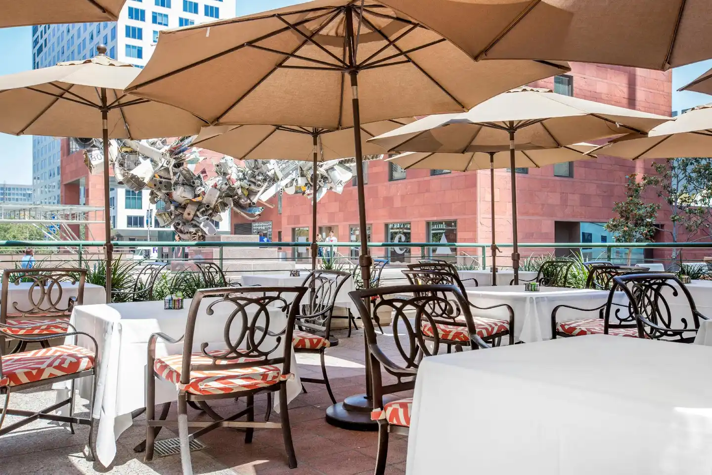 Omni Los Angeles Hotel at California Plaza Terrasse