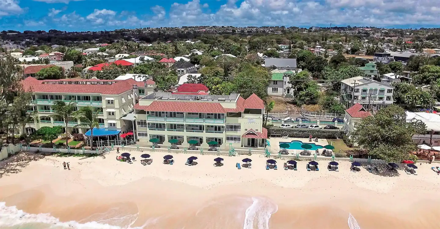 Coral Mist Beach Hotel Aussenansicht