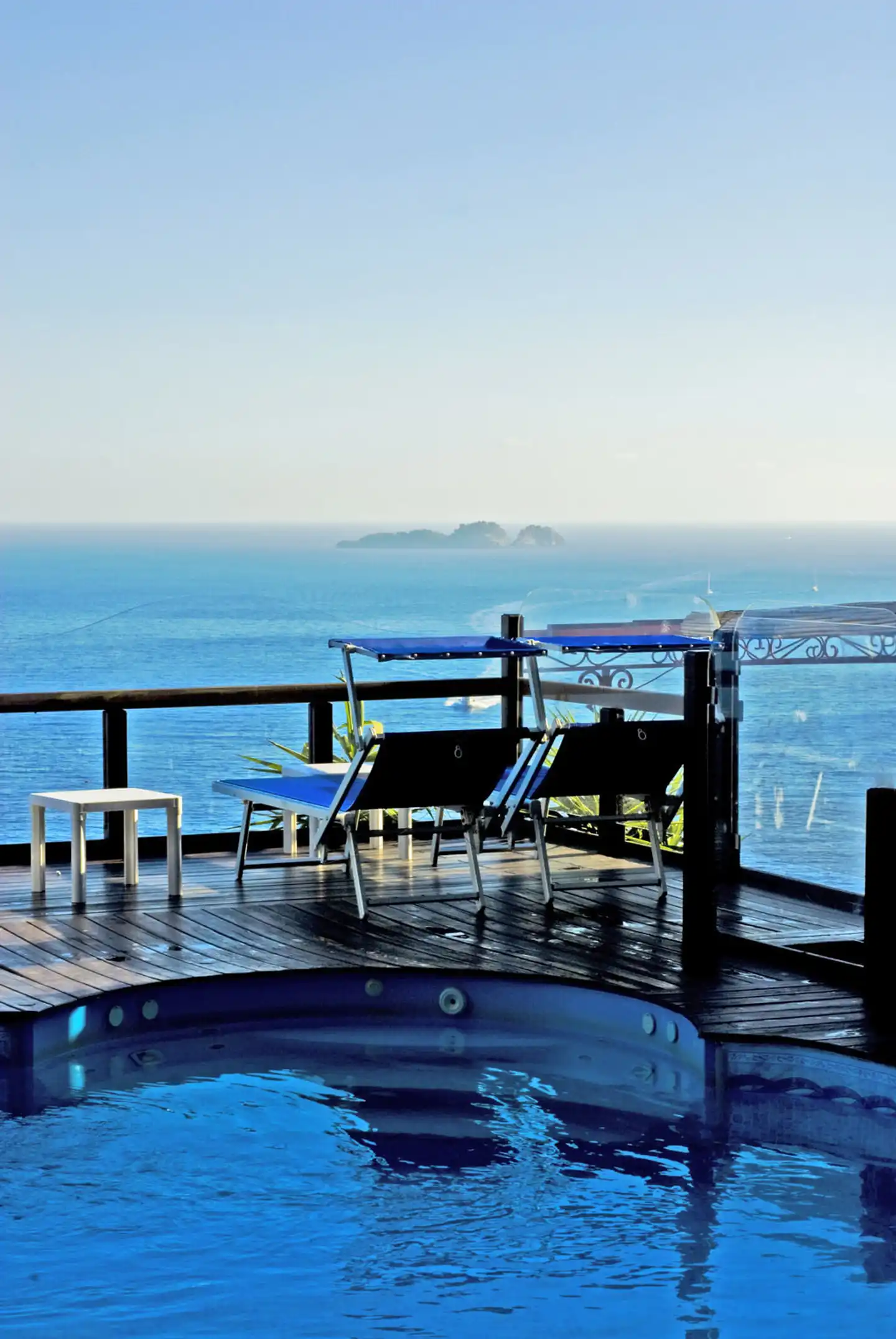 Eden Roc Suites Pool