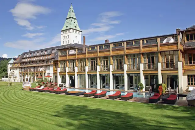 Schloss Elmau Luxury Spa Retreat & Cultural Hideaway Aussenansicht