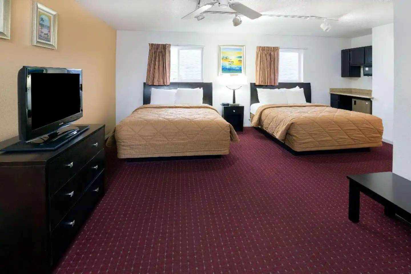 Days Inn by Wyndham Newport OR Wohnbeispiel