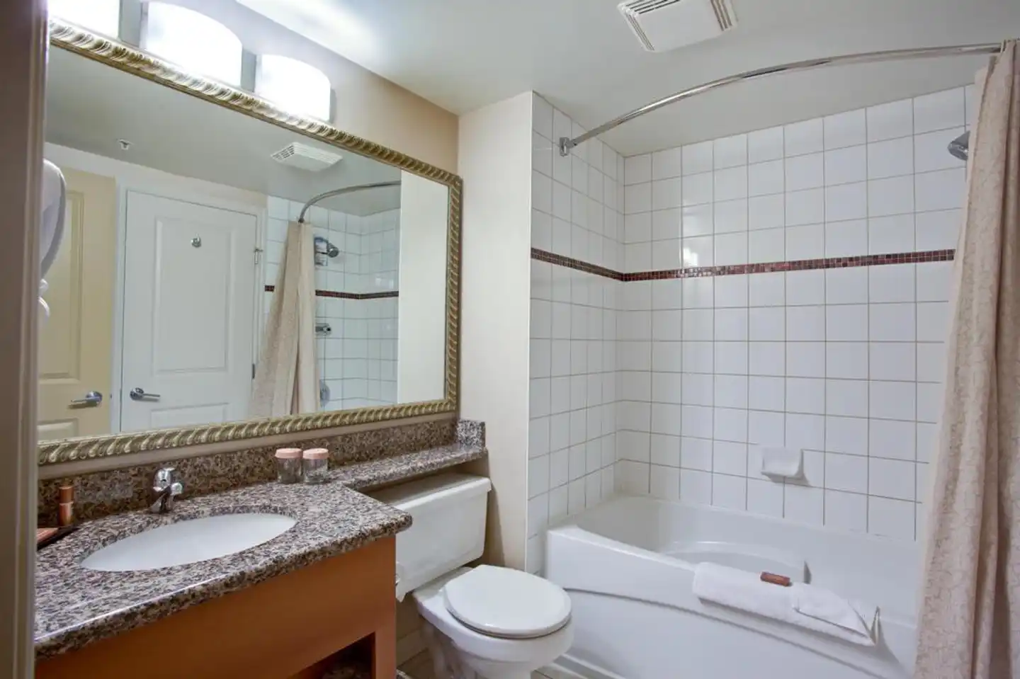 Sandman Hotel Calgary Airport Badezimmer