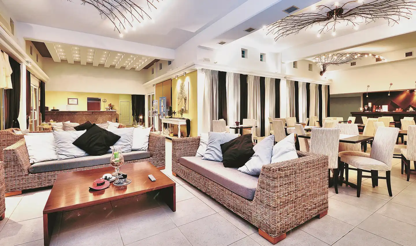 Louloudis Boutique Hotel Lobby