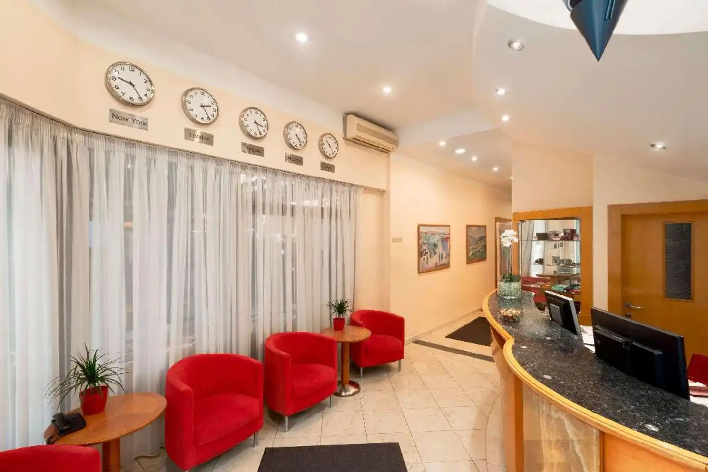 Ramada Prague City Centre Lobby