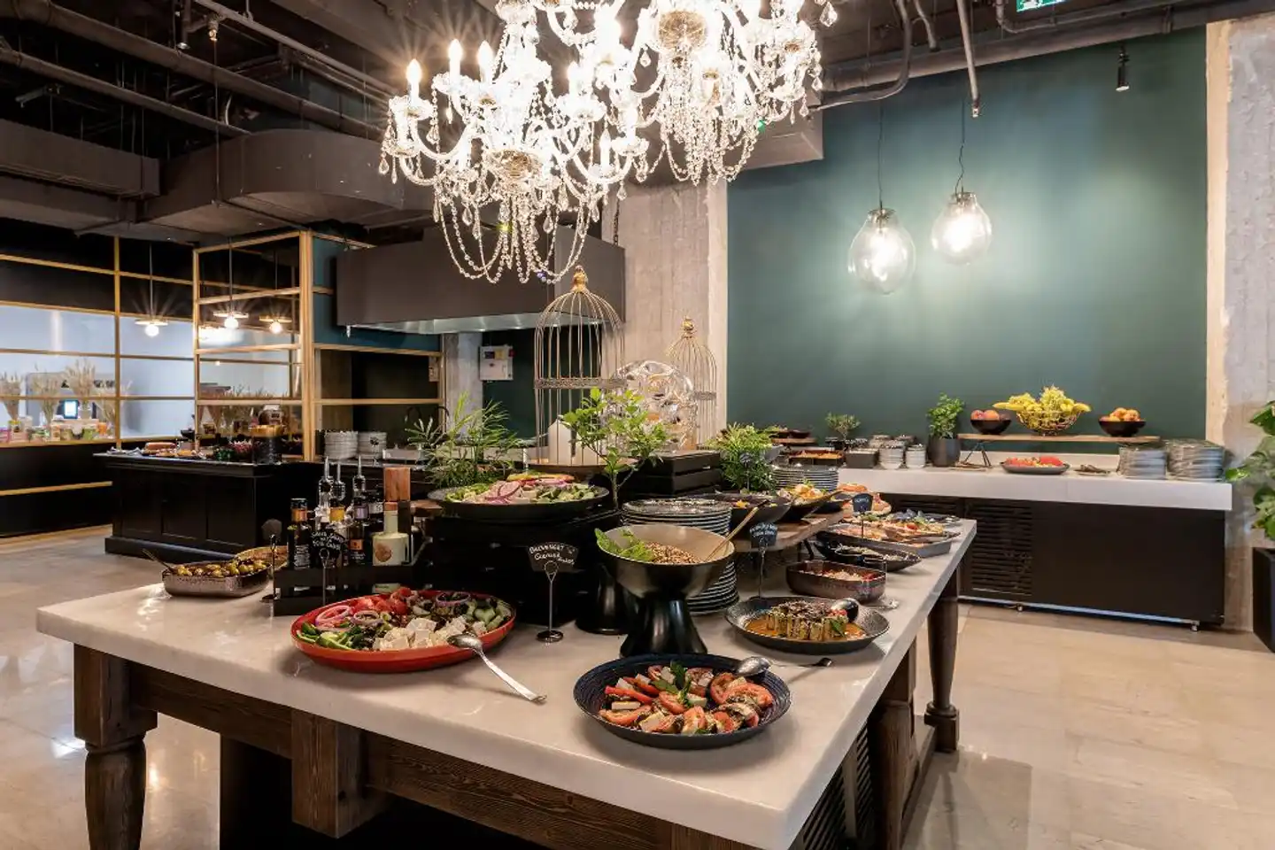 Skylark, Aluma Hotel & Resort Restaurant