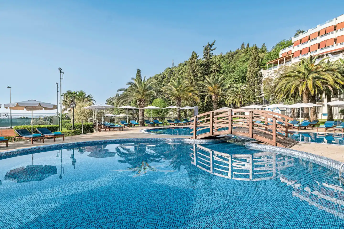 Iberostar Waves Bellevue Pool
