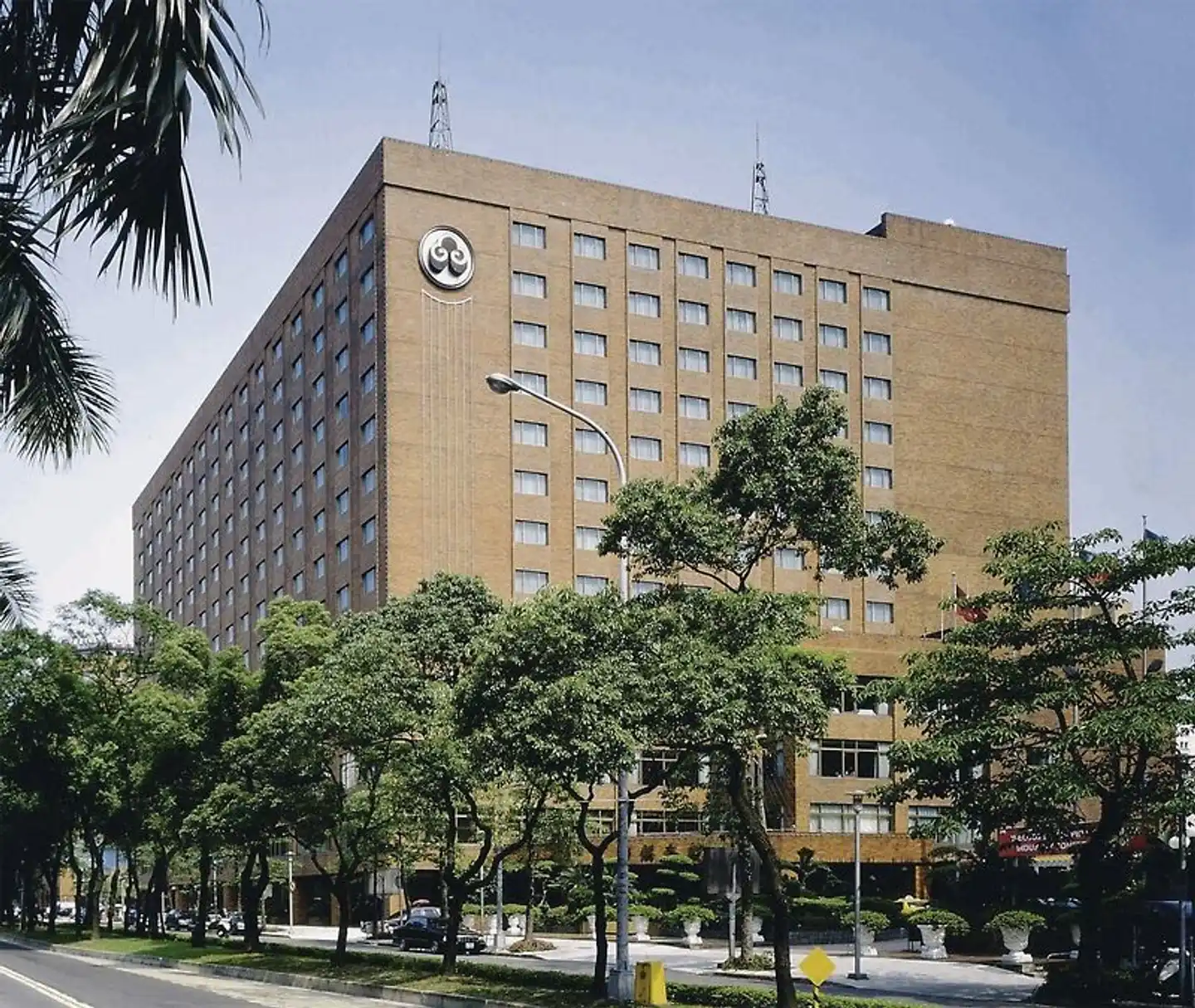 The Howard Plaza Hotel Aussenansicht