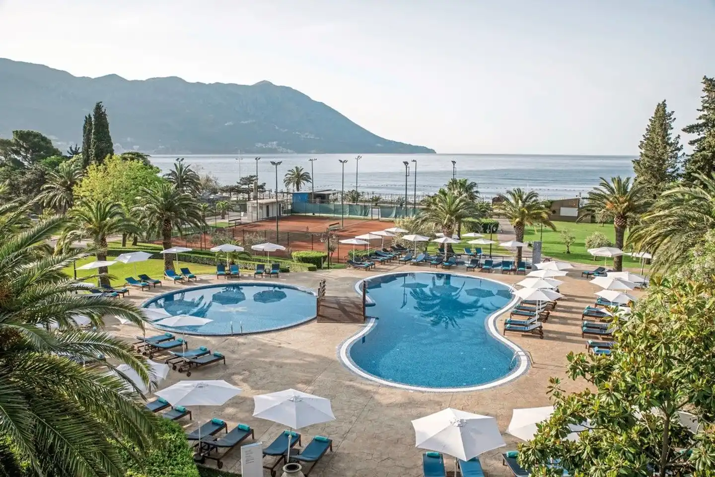 Iberostar Waves Bellevue Pool