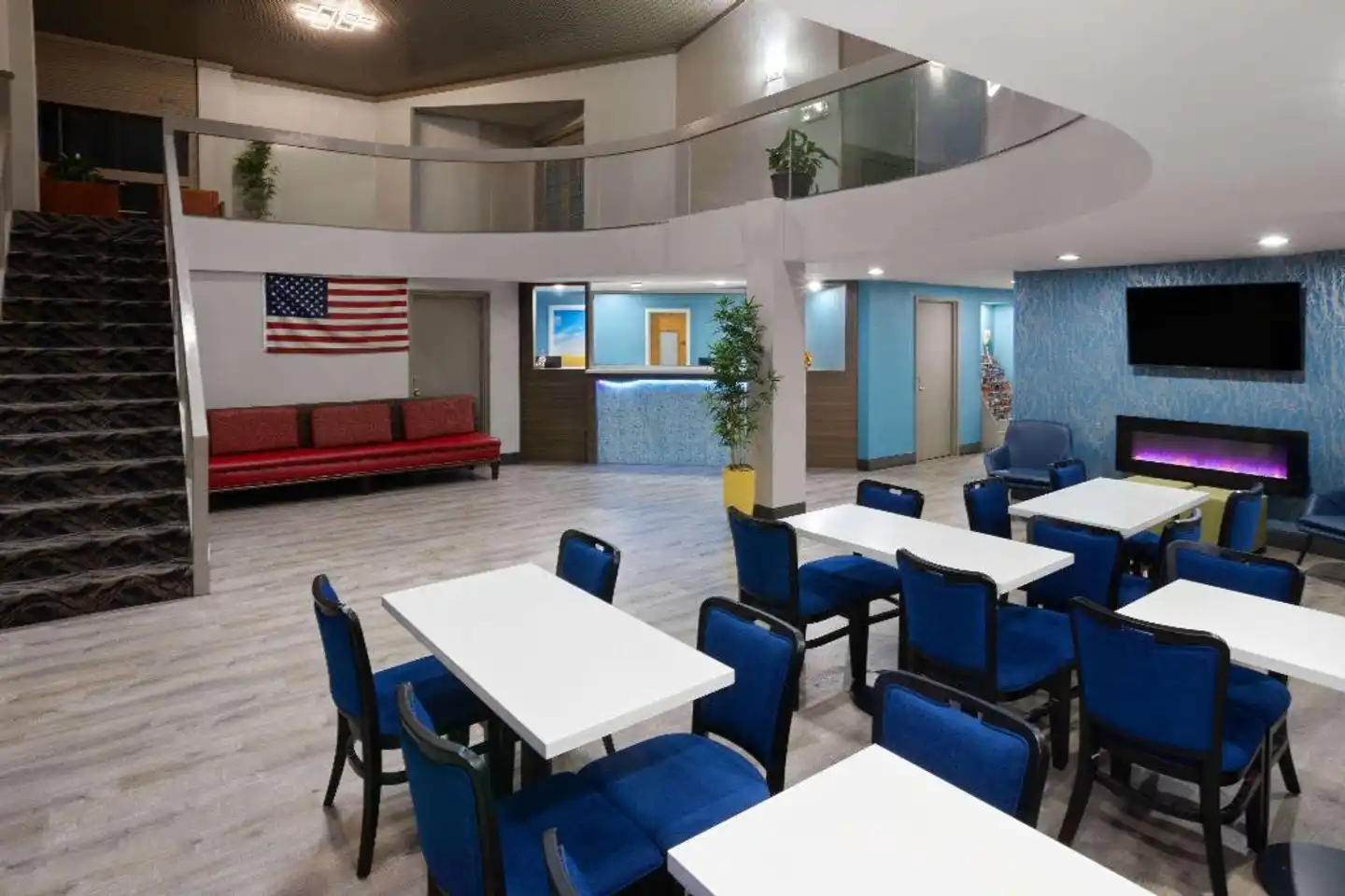 Days Inn & Suites by Wyndham Northwest Indianapolis Lobby