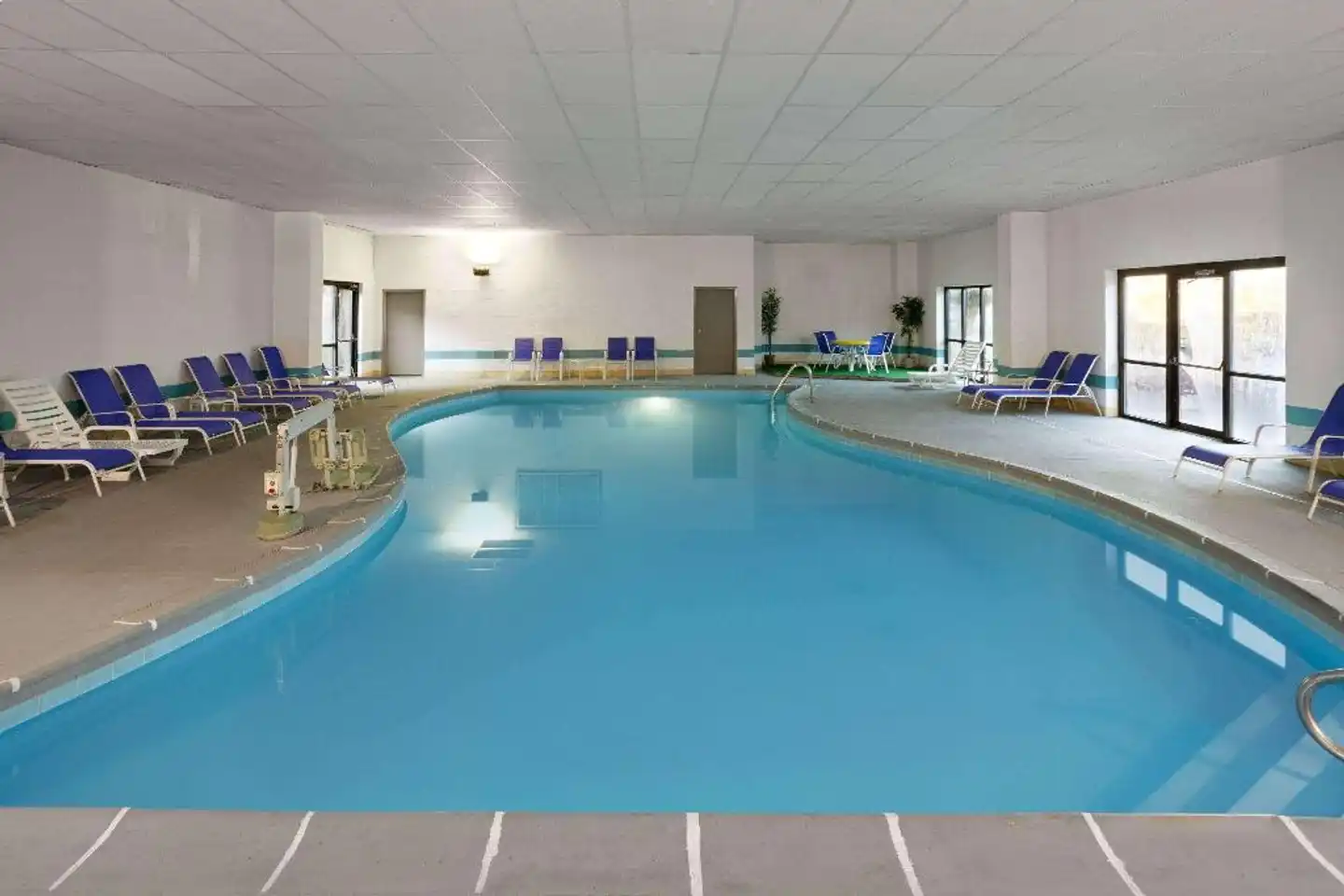 Days Inn & Suites by Wyndham Northwest Indianapolis Hallenbad