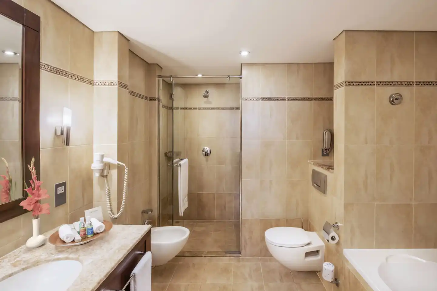 Khalidiya Palace Rayhaan by Rotana Badezimmer