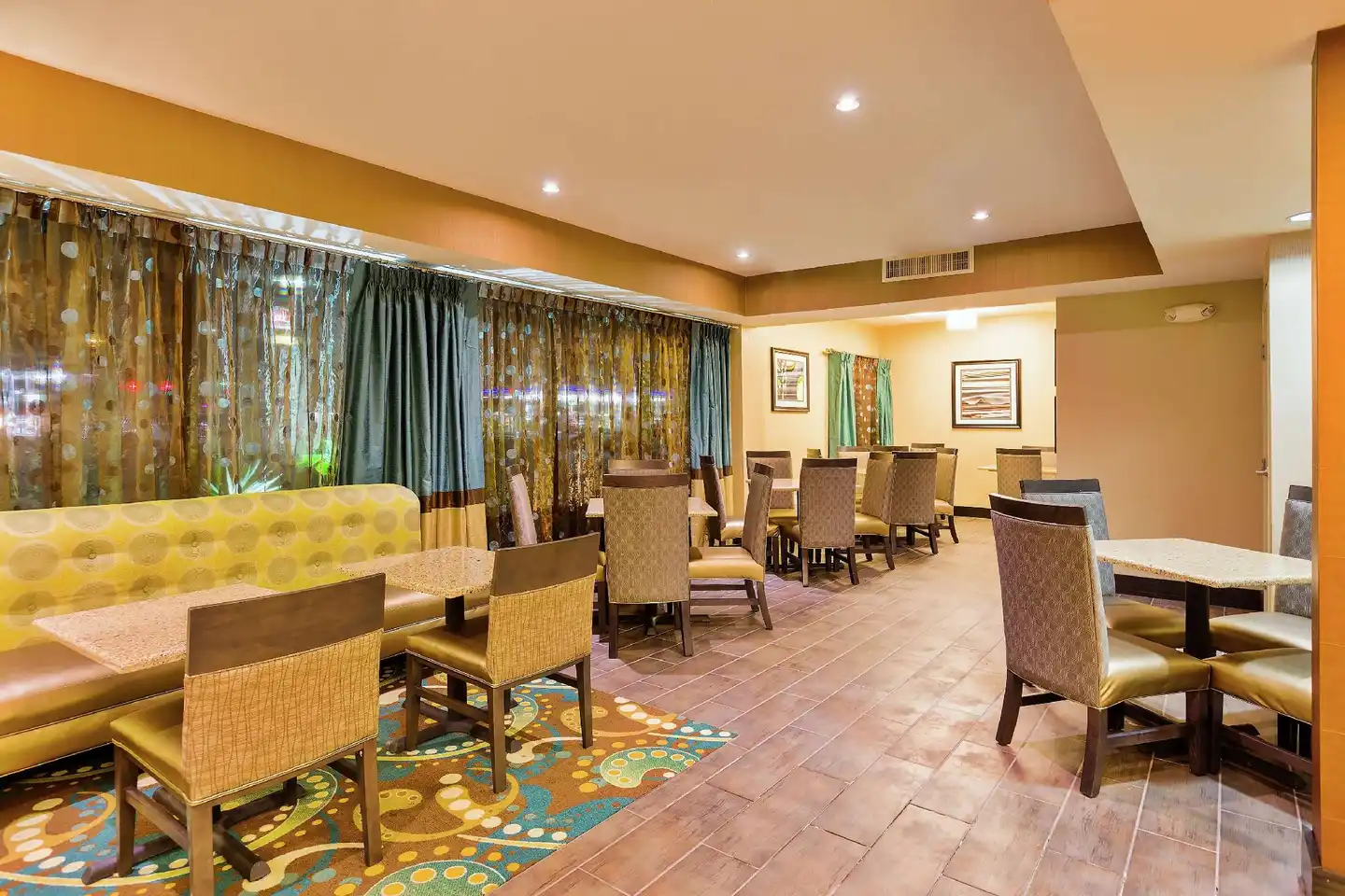 Spark by Hilton Bakersfield Central Lobby