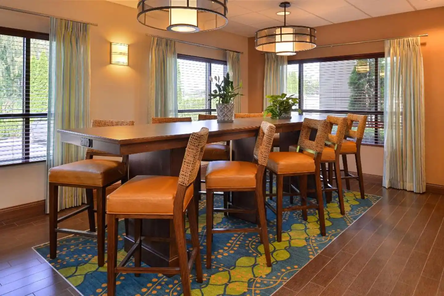 Hampton Inn Portland East Bar