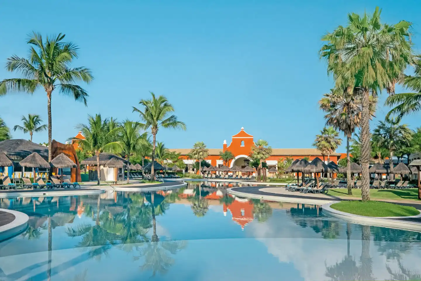 Iberostar Waves Bahia Pool