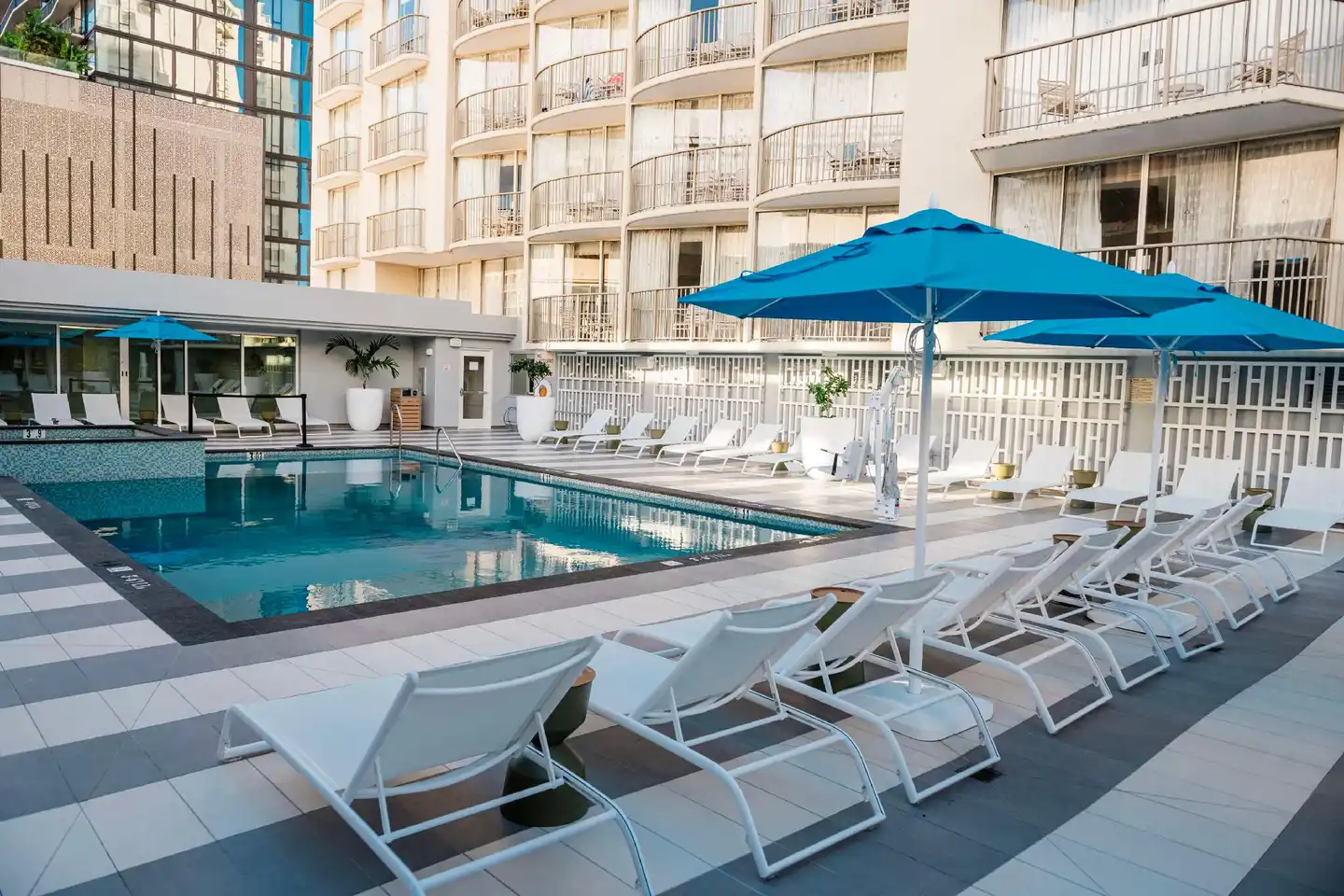 OUTRIGGER Waik'k' Paradise Hotel Pool
