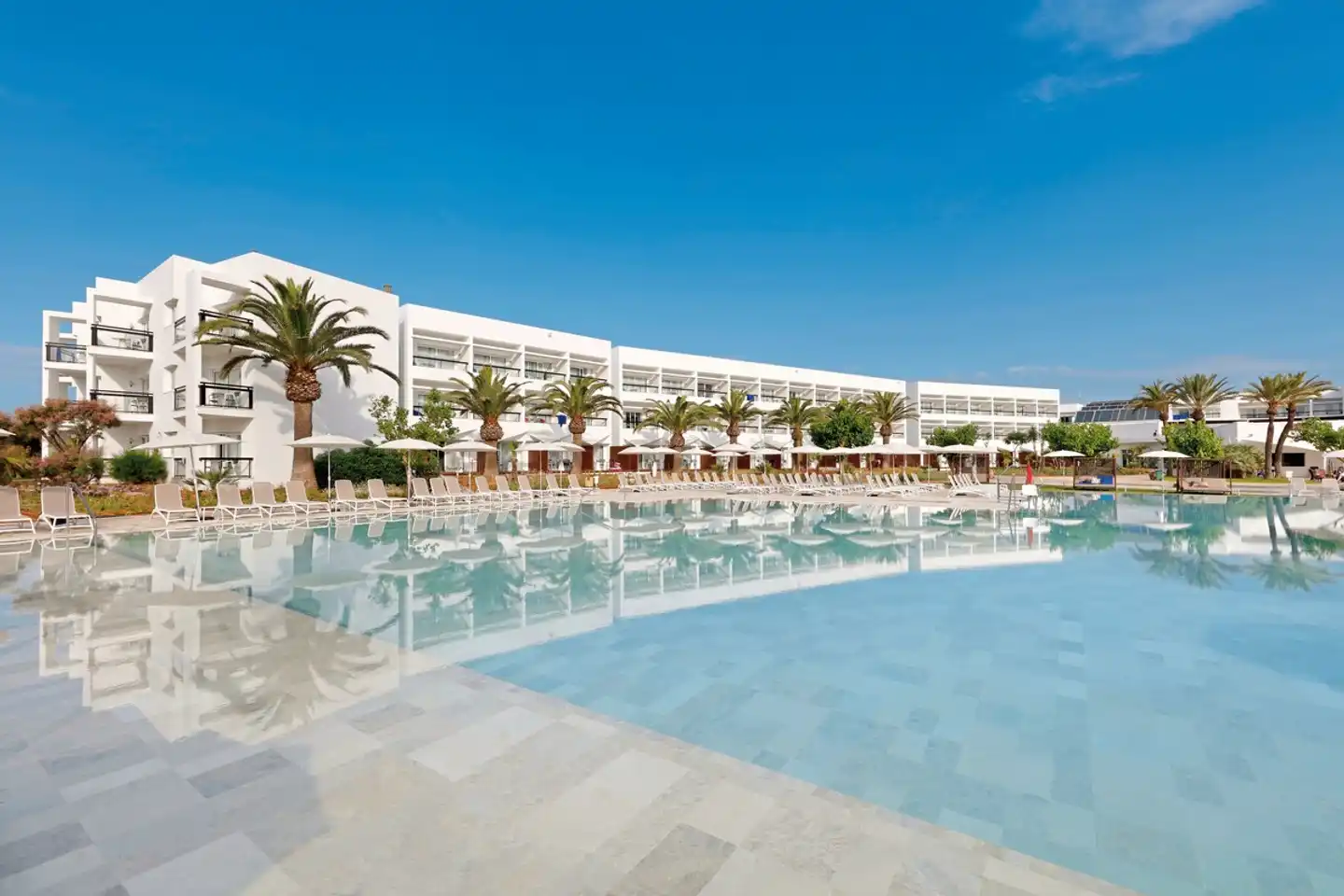 Grand Palladium Select Palace Ibiza Aussenansicht