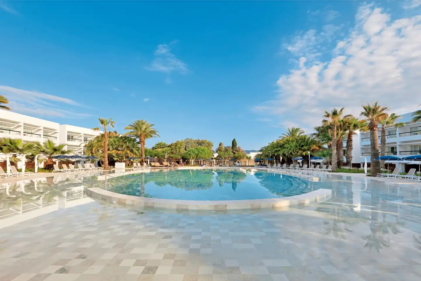 Grand Palladium Select Palace Ibiza Pool