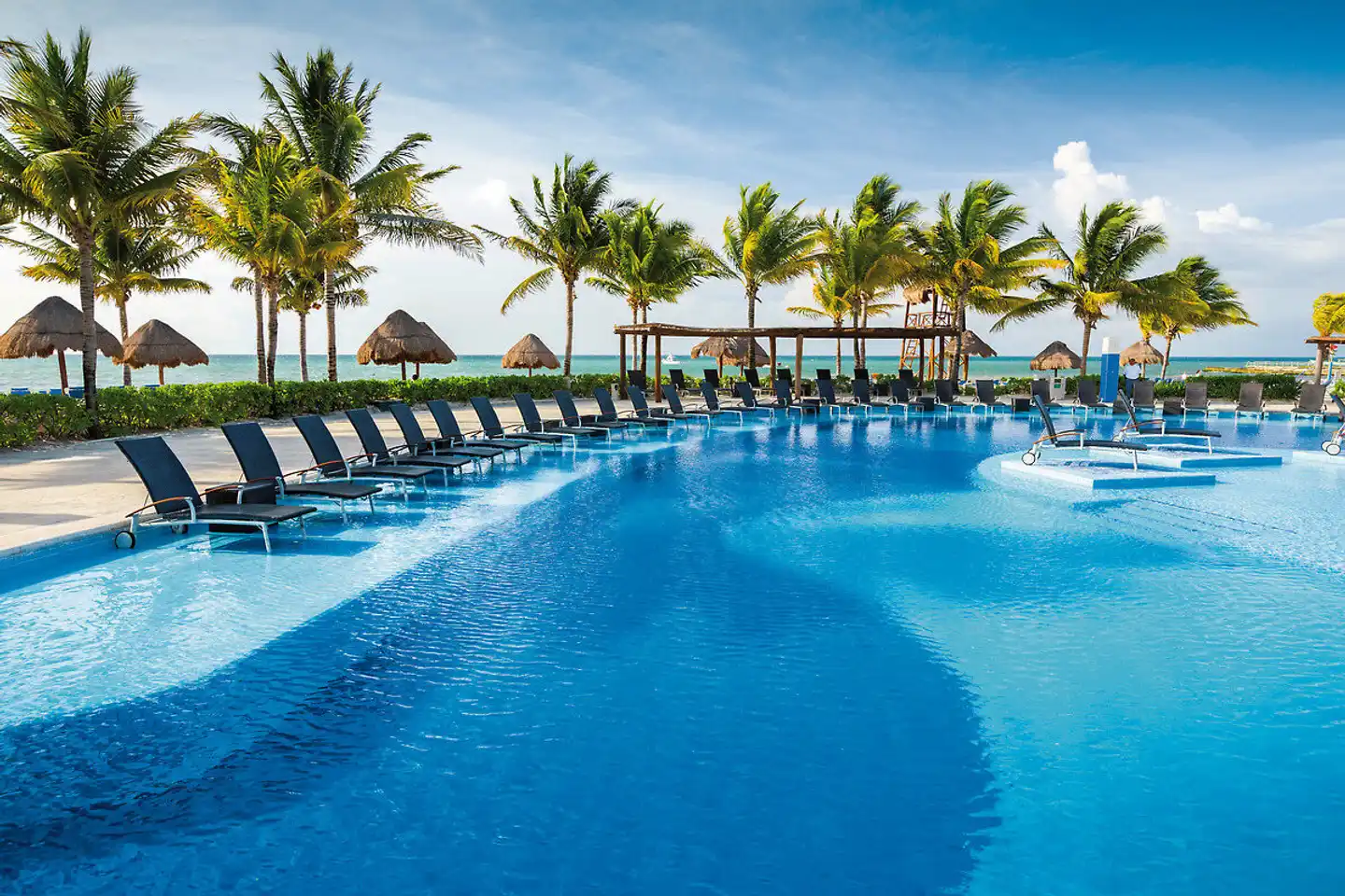 BlueBay Grand Esmeralda Pool