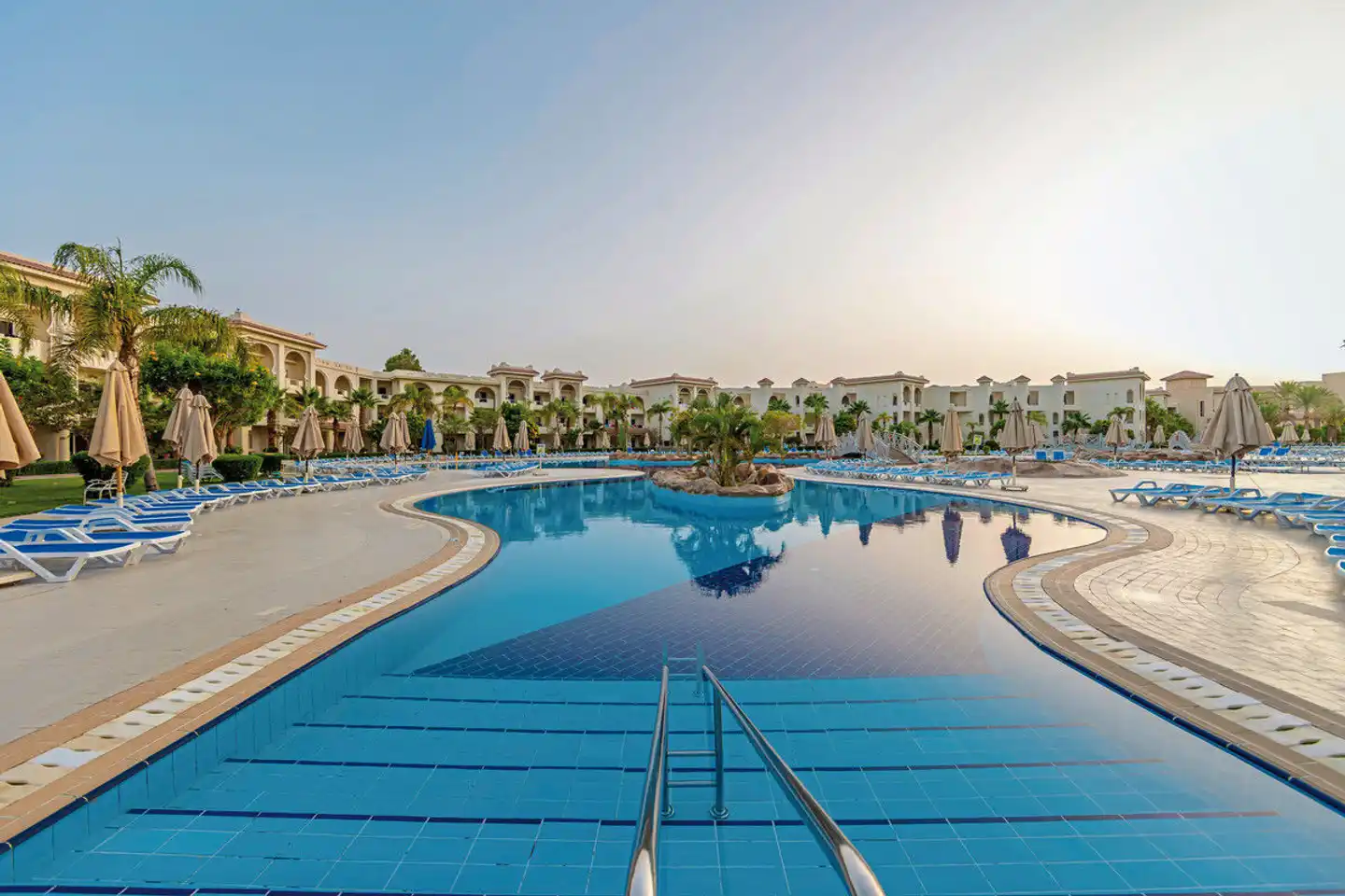 Serenity Alpha Beach Pool
