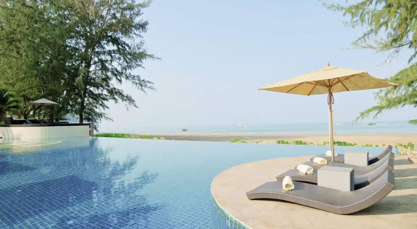 Twin Lotus Resort & Spa Pool