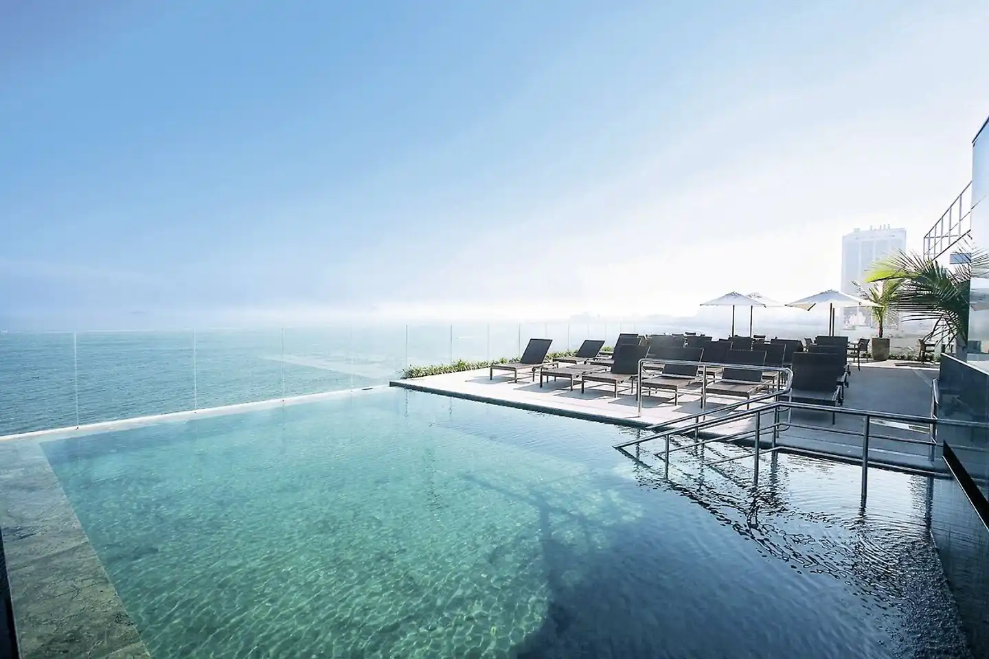 Windsor Leme Pool