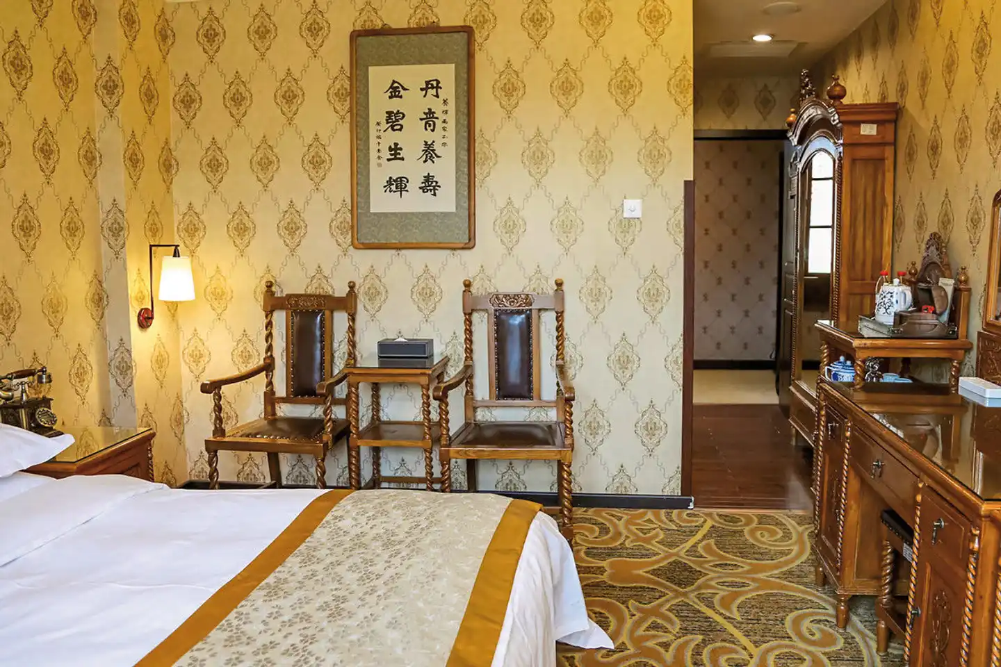 Dong Fang Hotel Lobby