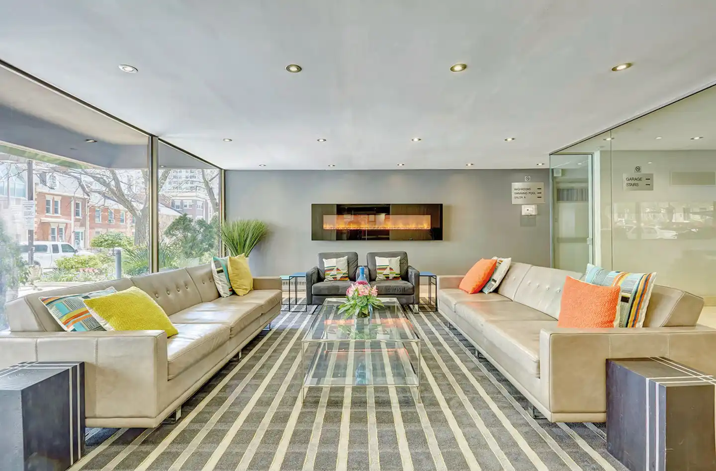 Town Inn Suites Toronto Lobby