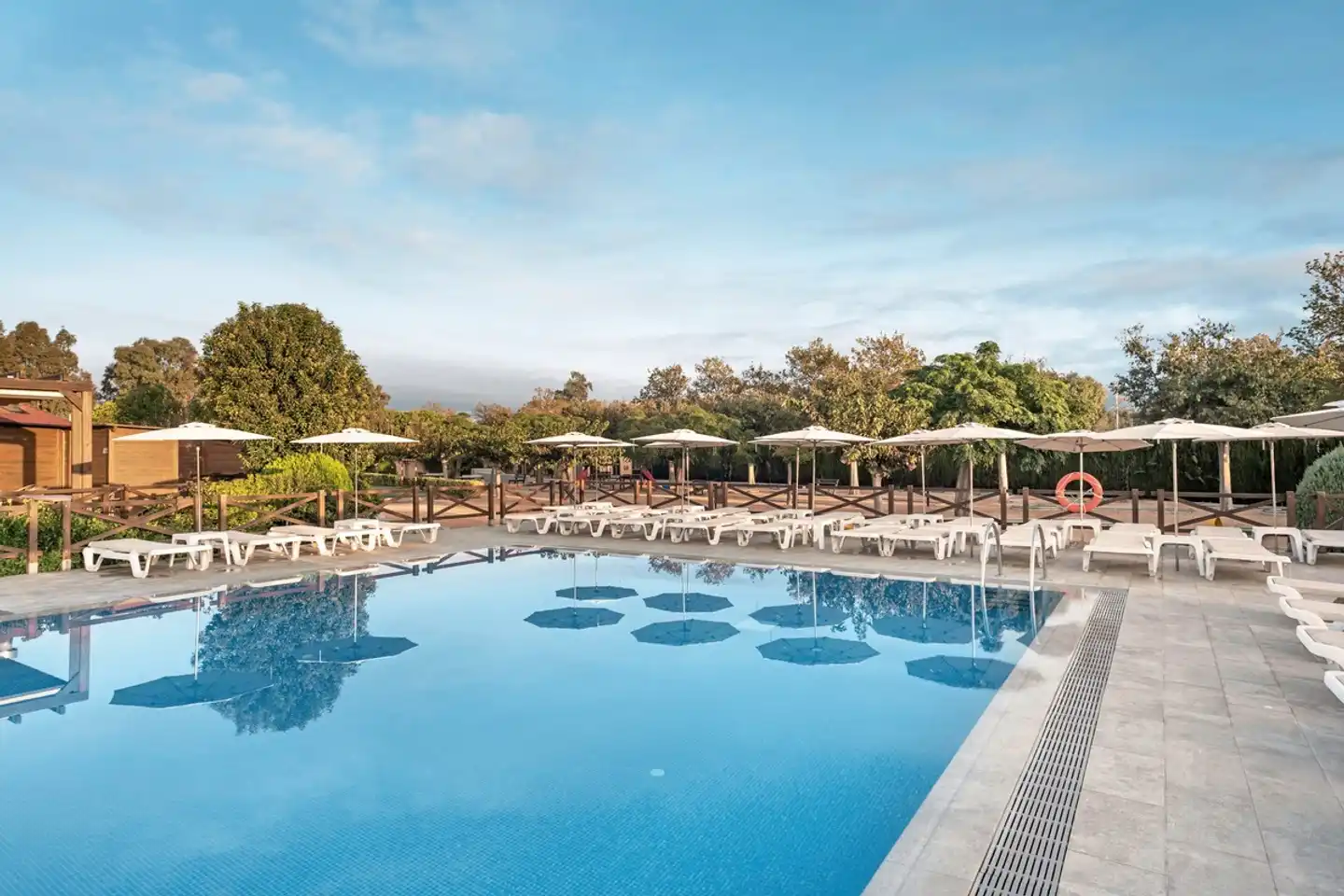 Mediterráneo Park Pool