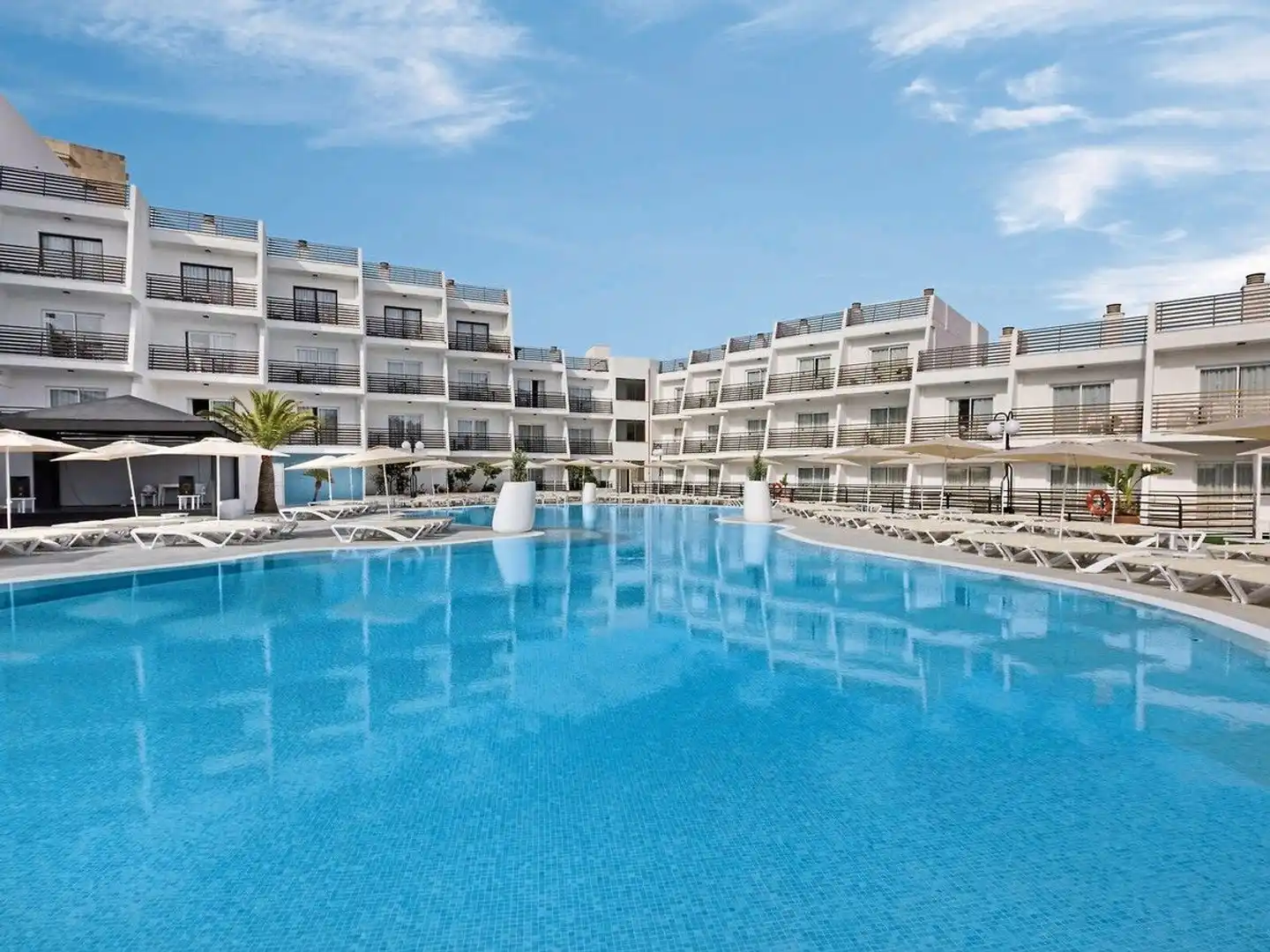 Palmanova Suites by TRH Pool