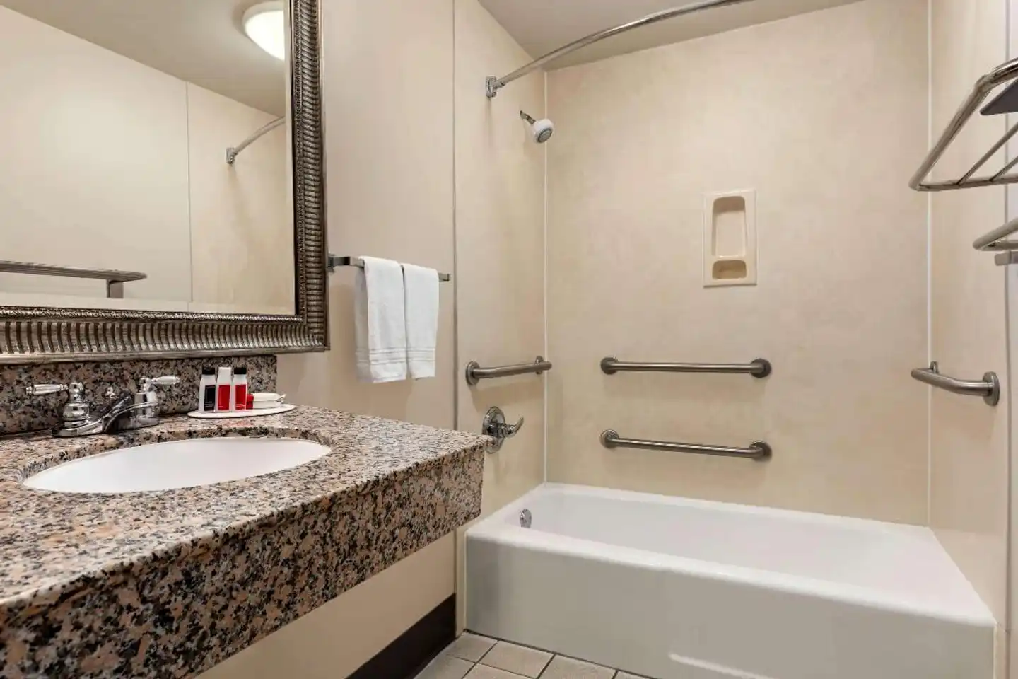 Days Inn by Wyndham Chattanooga-Rivergate Badezimmer