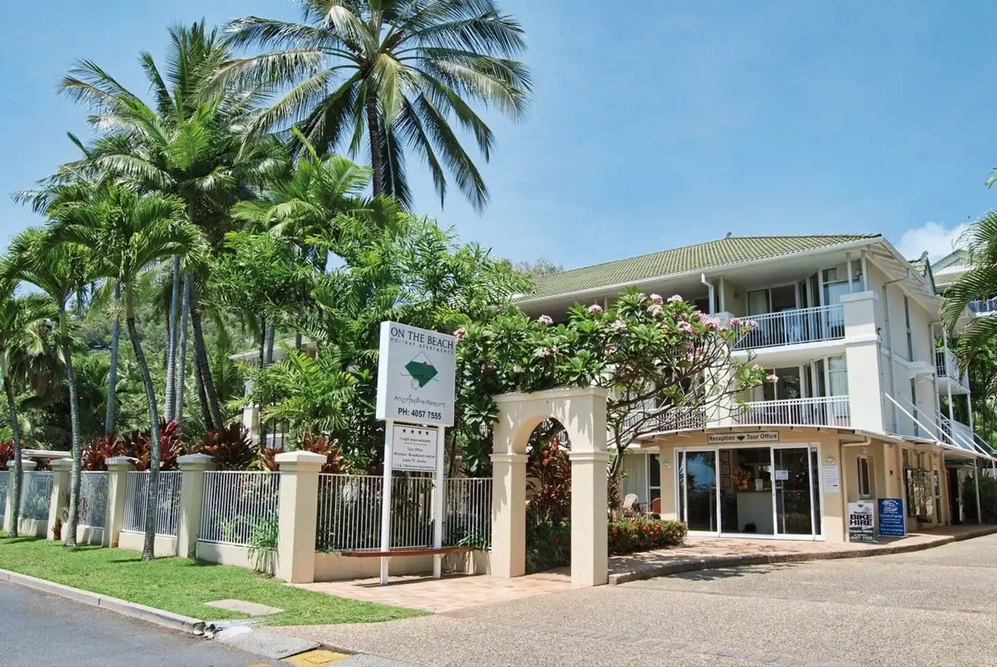 On The Beach Holiday Apartments Aussenansicht