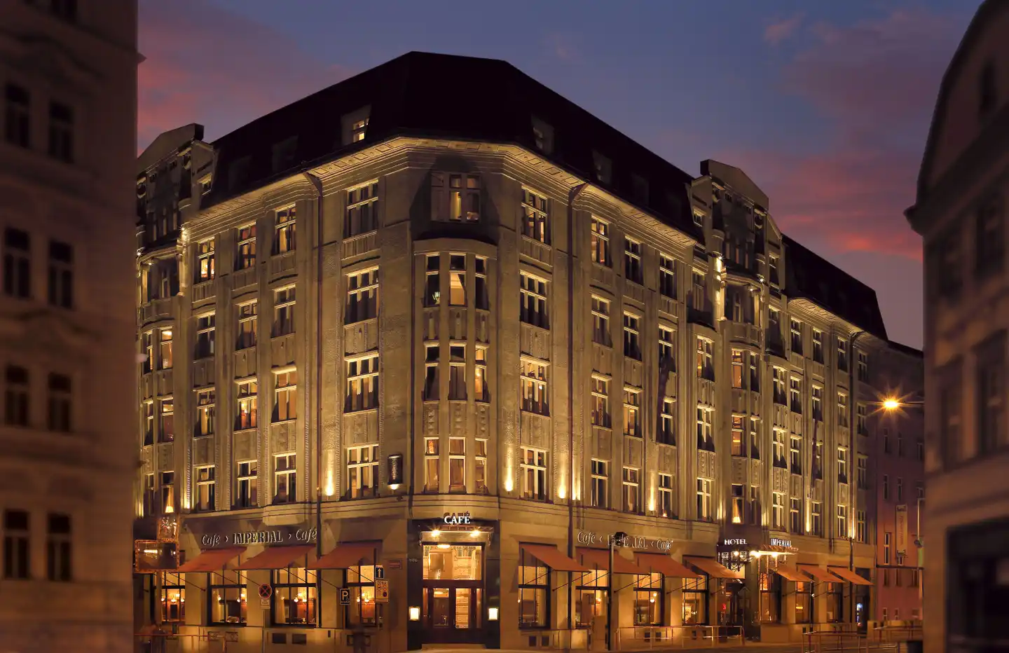 Art Deco Imperial Hotel Aussenansicht
