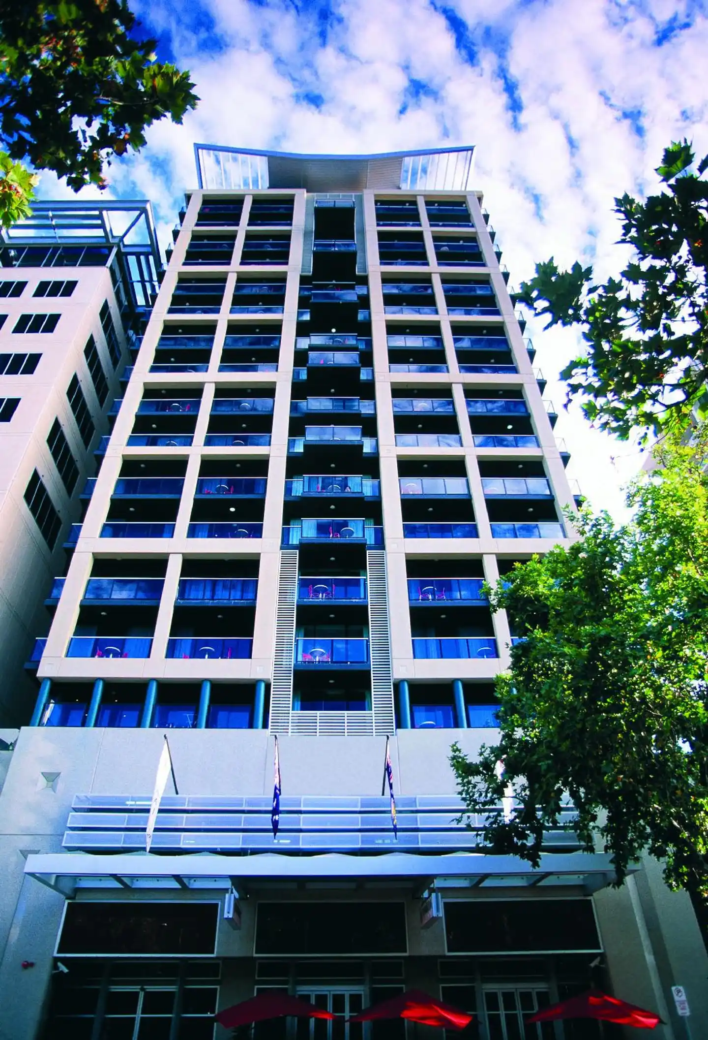 Oaks Adelaide Horizons Suites Aussenansicht