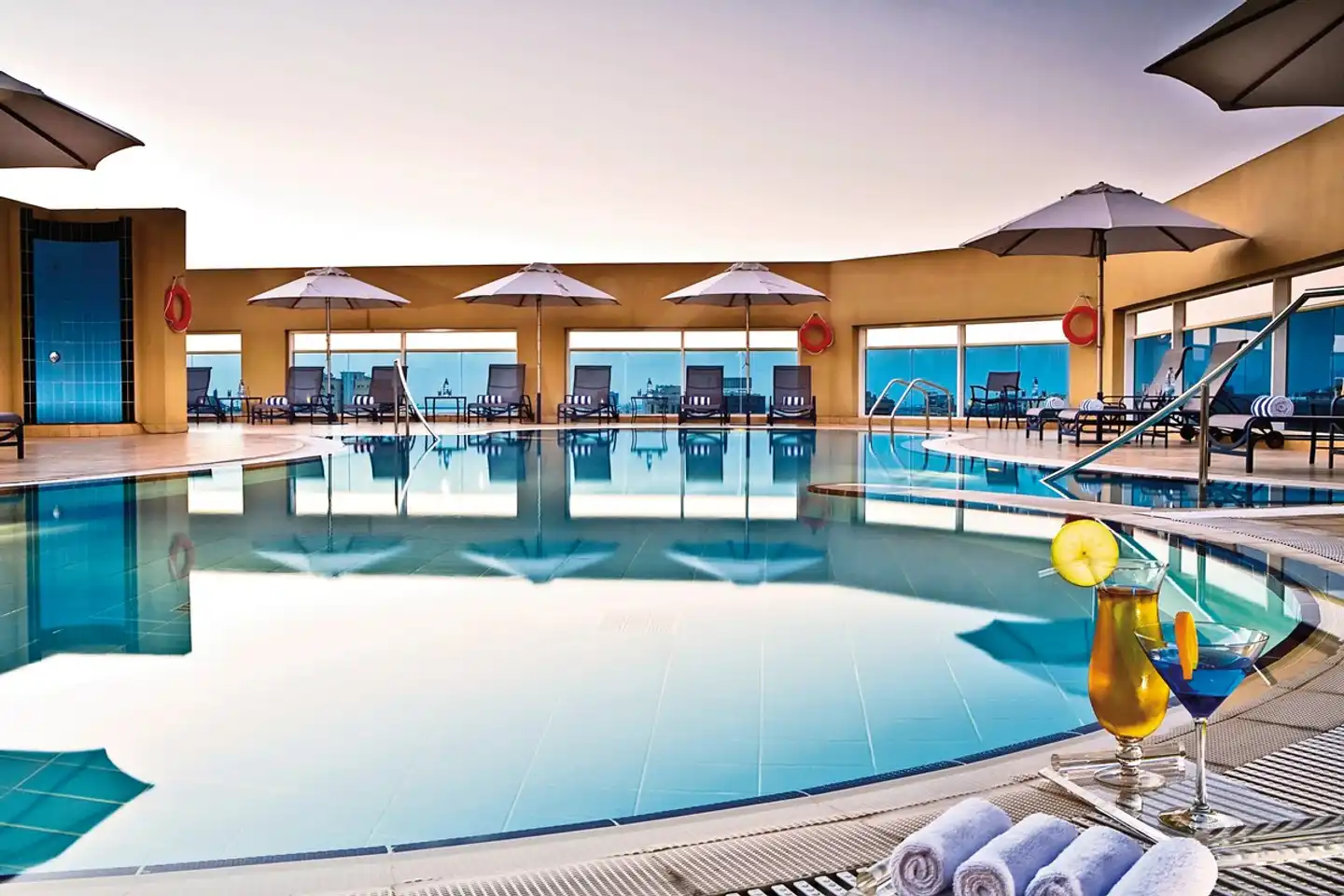 Four Points by Sheraton Bur Dubai Pool