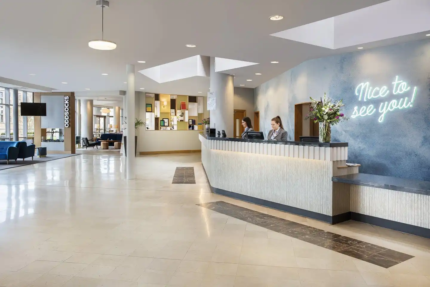 Jurys Inn Liverpool Lobby