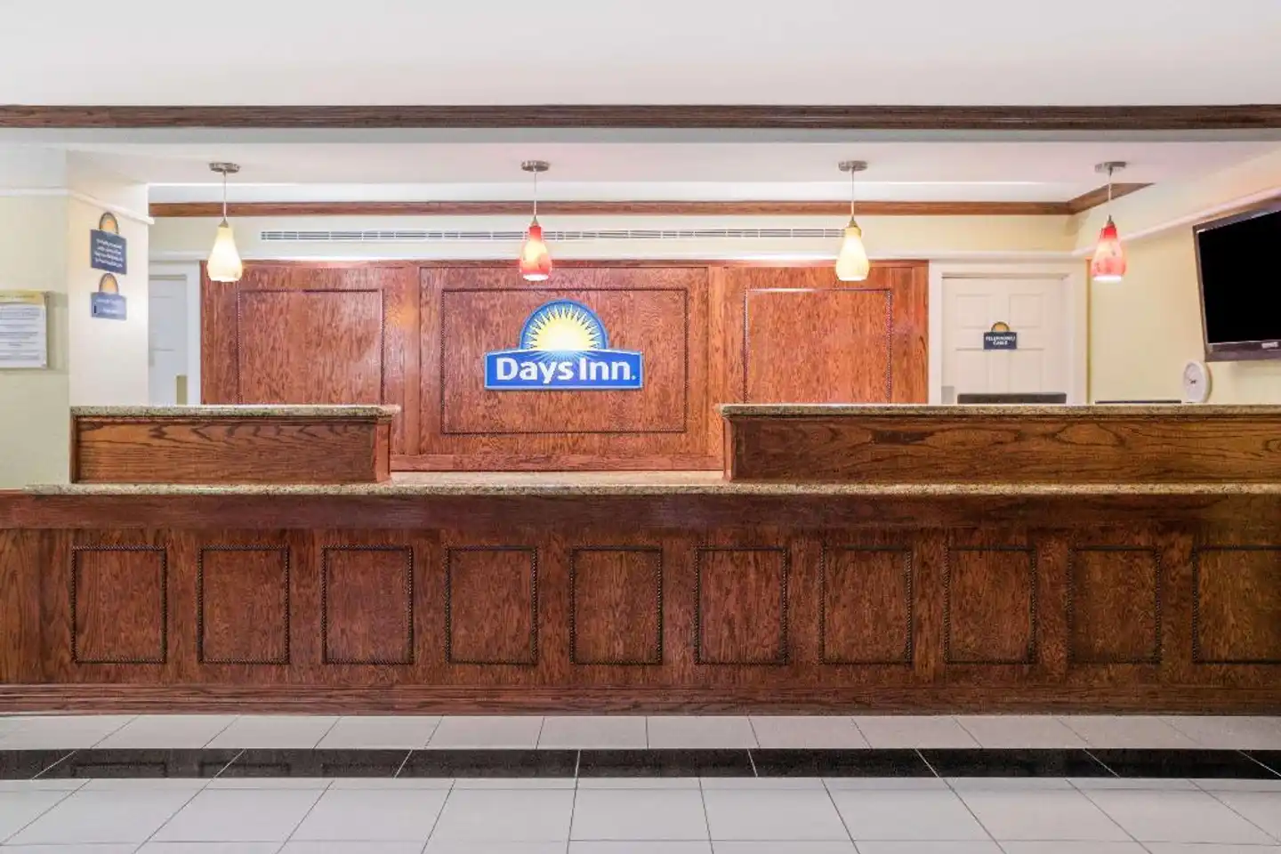 Days Inn by Wyndham Houston Lobby