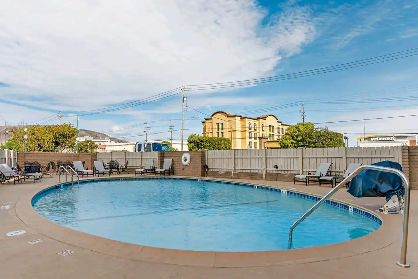 Best Western Plus Grosvenor Airport Hotel Pool