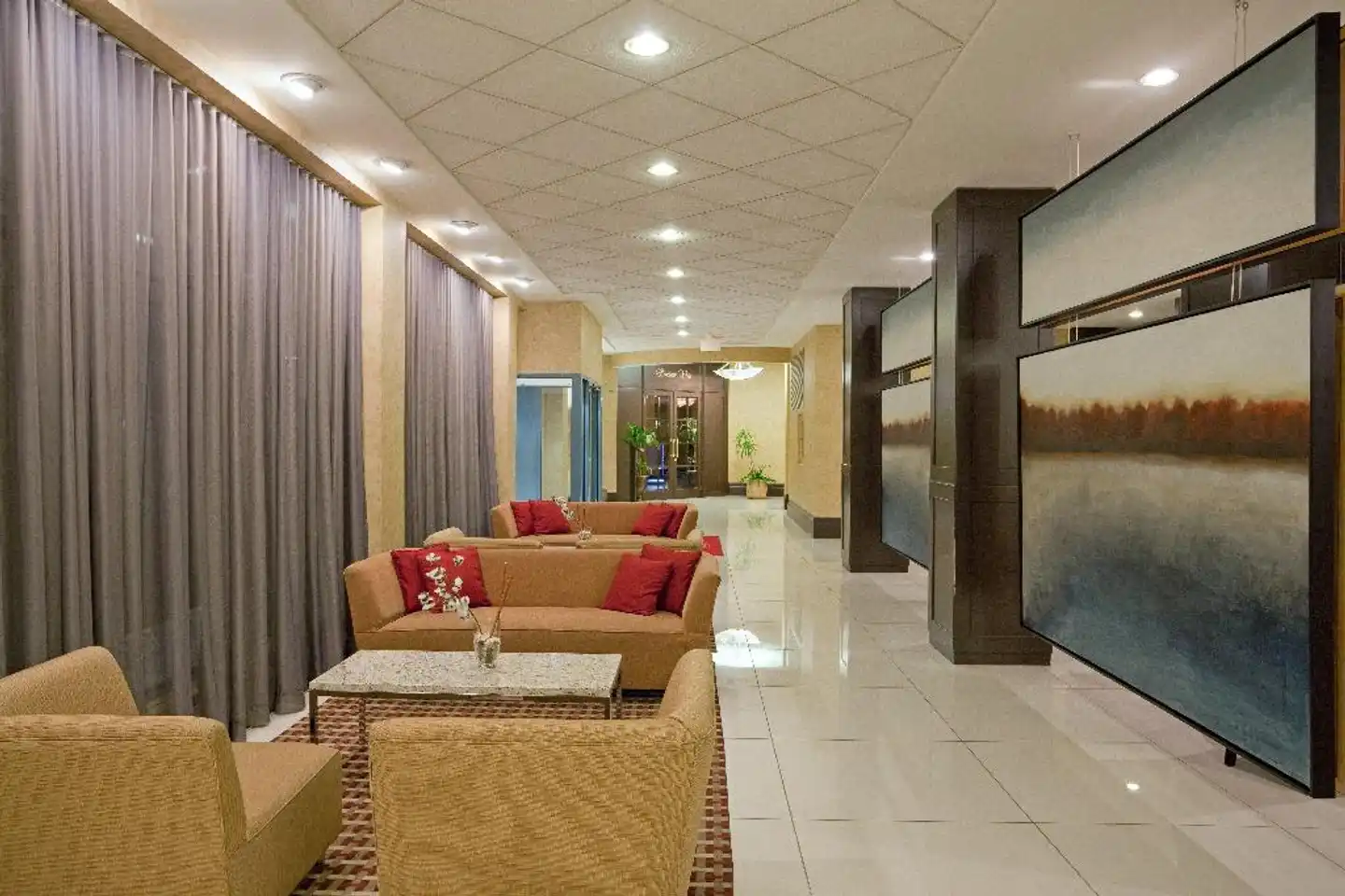 Armon Plaza Airport Montreal Lobby
