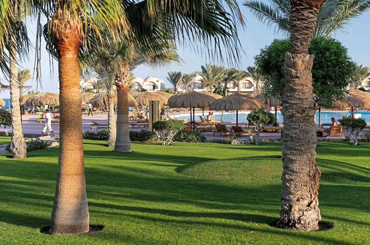 The Three Corners Sea Beach Resort Garten