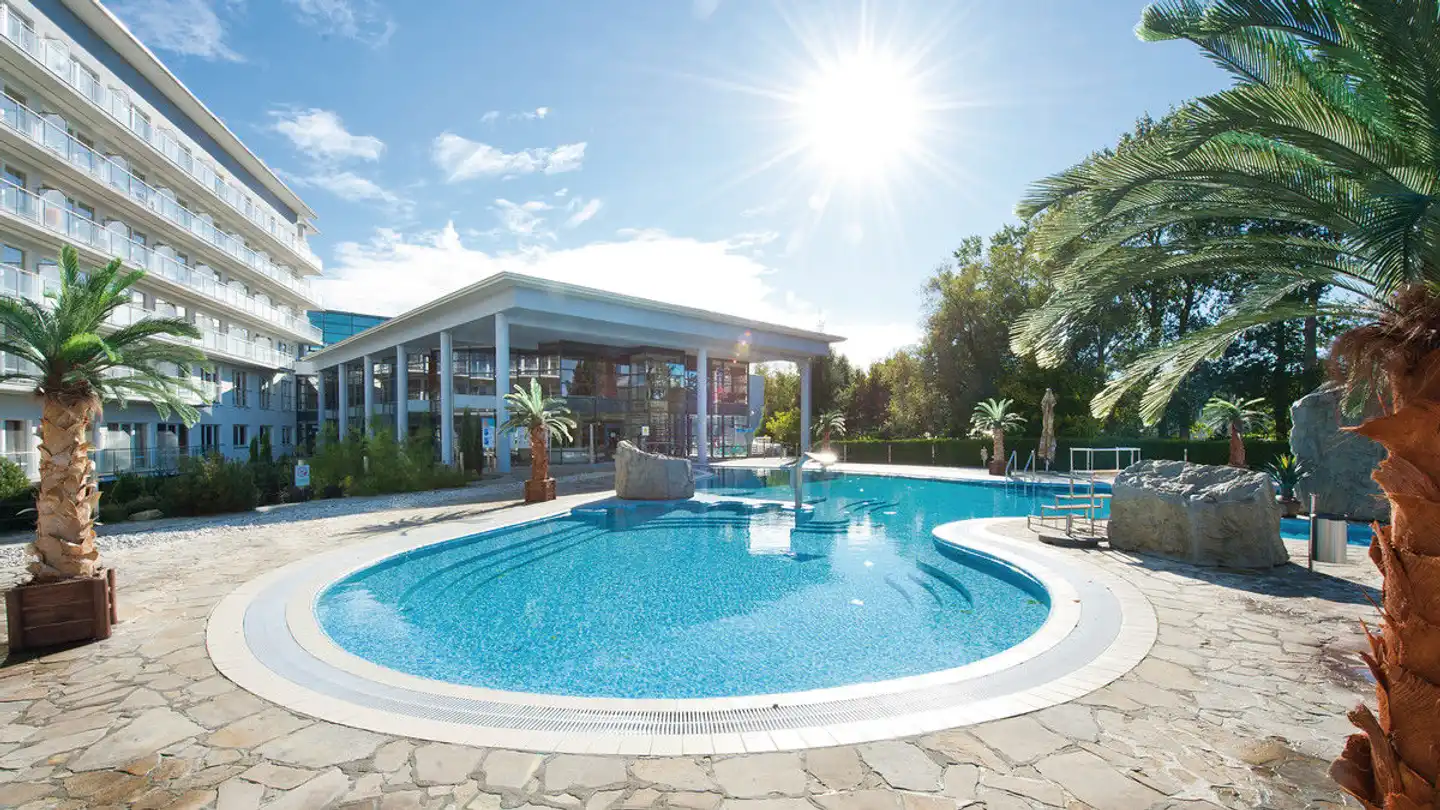 Ikar Plaza Pool
