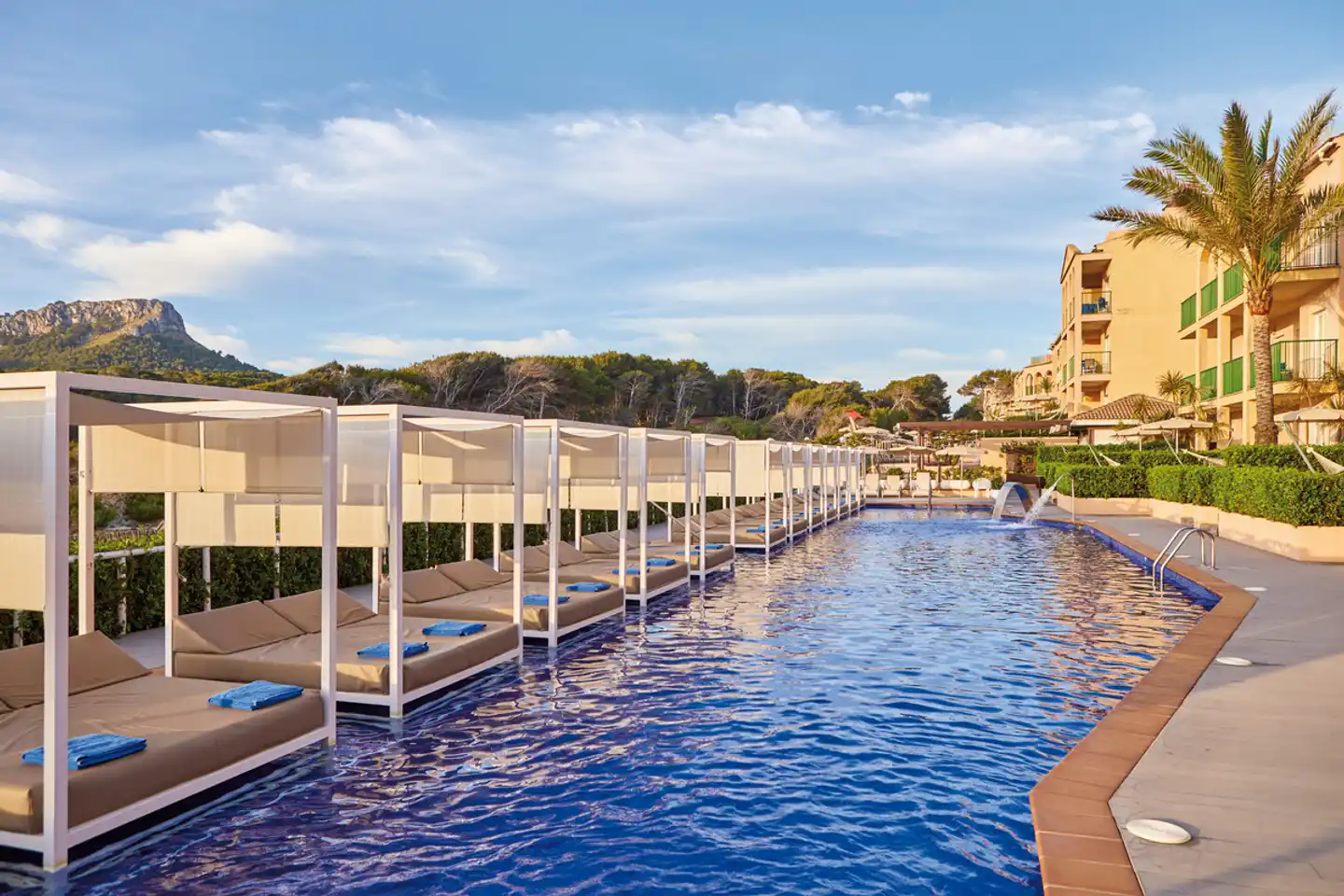 Zafiro Cala Mesquida Pool