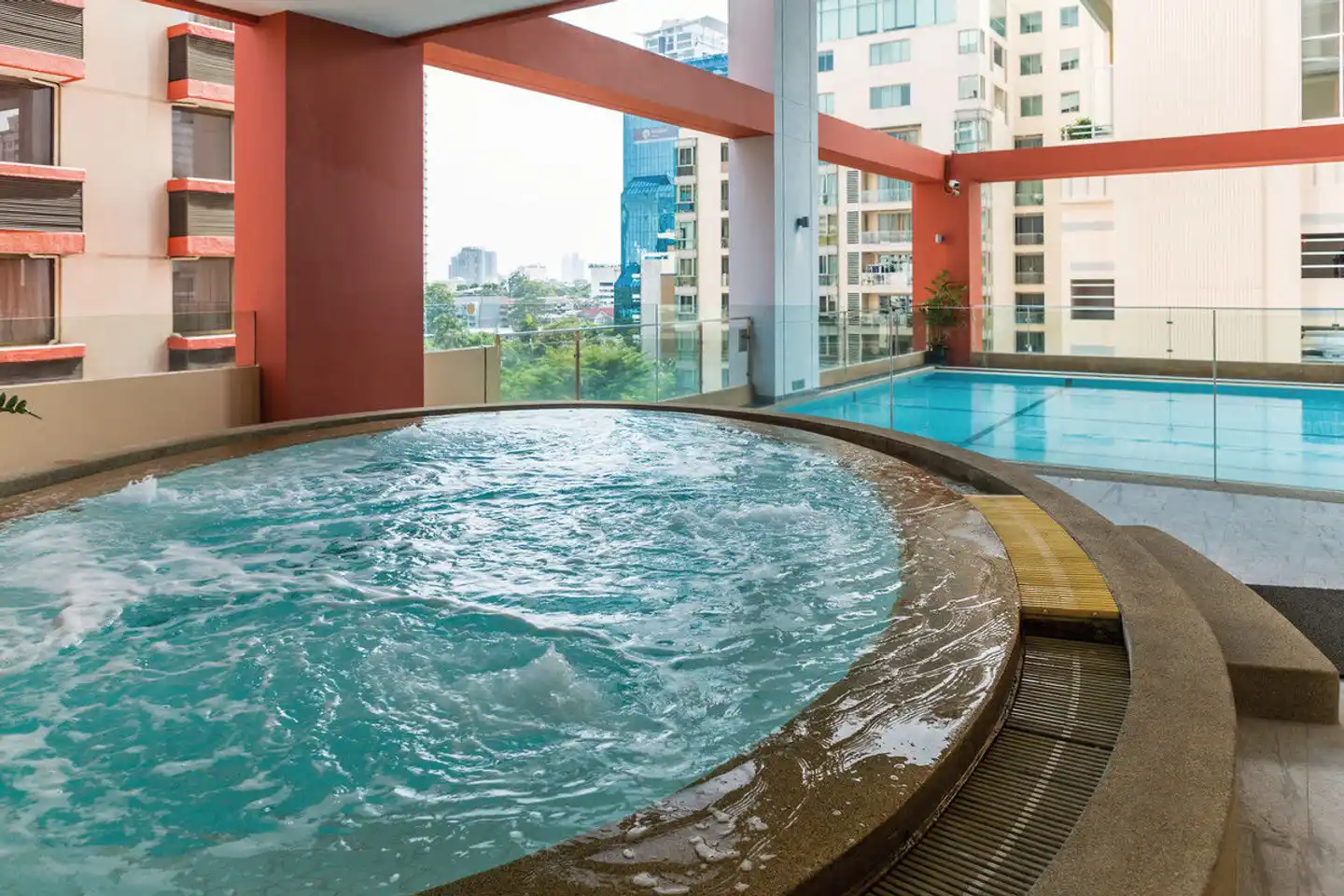Bandara Suite Silom Hallenbad