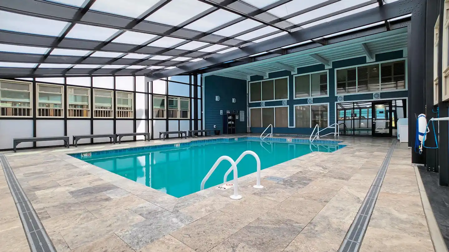 Ramada Plaza by Wyndham Nags Head Oceanfront Hallenbad