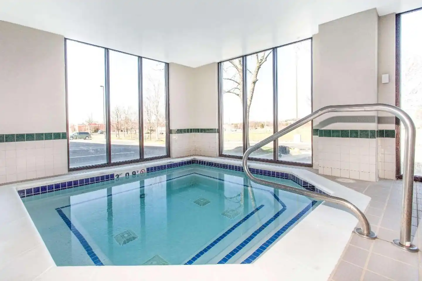 Wingate by Wyndham Chantilly / Dulles Airport Hallenbad
